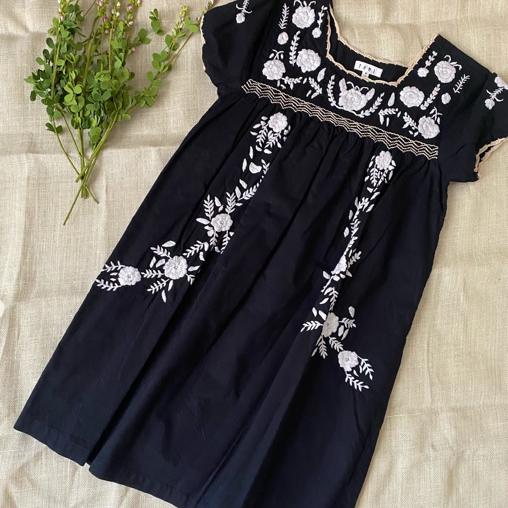Black/white Embroidery Dress